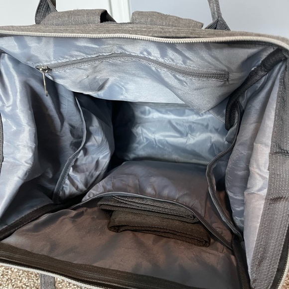 KeaBabies Diaper Bag Backpack (Classic Gray) - Picture 6 of 9